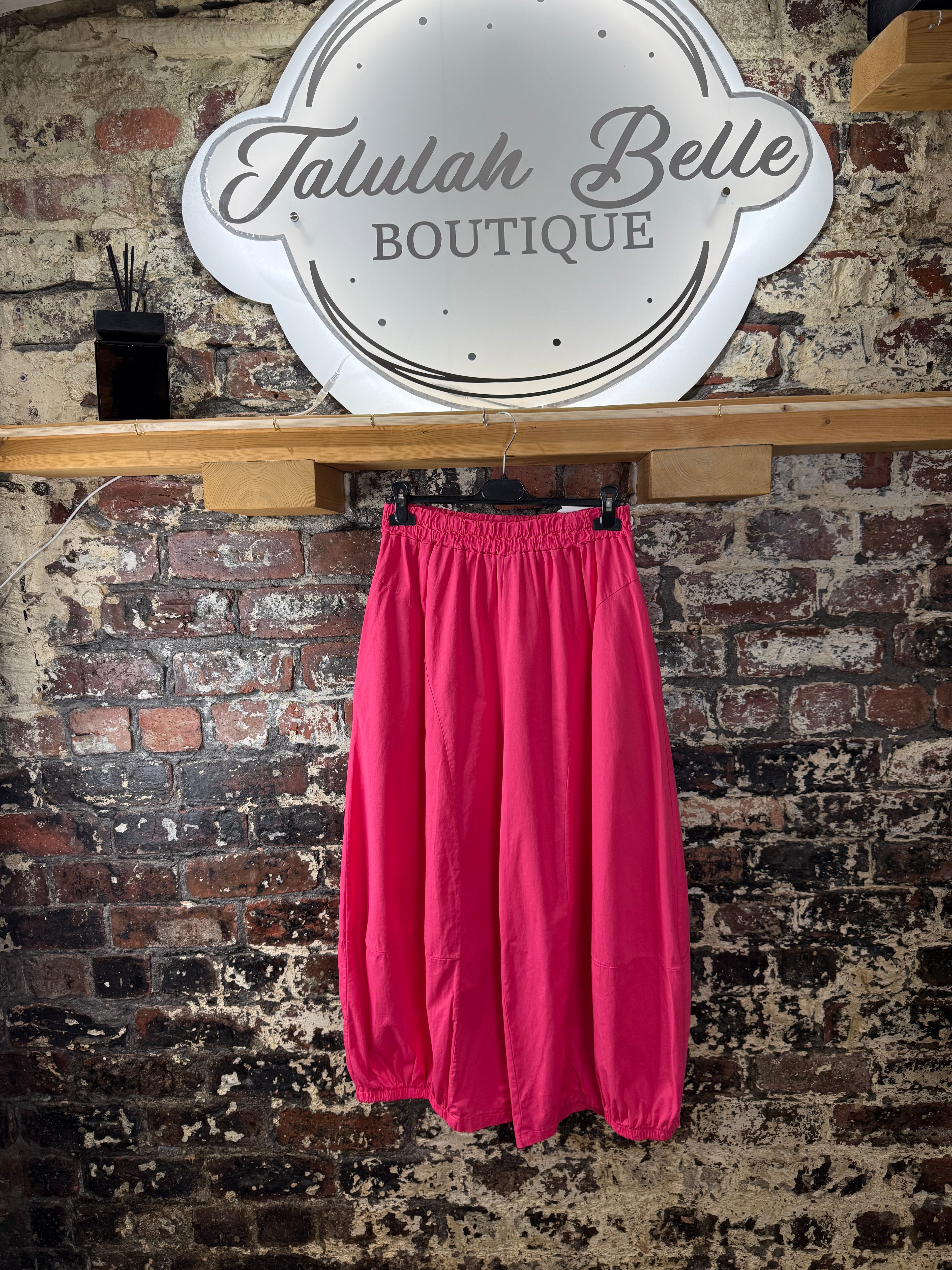 Balloon leg trousers