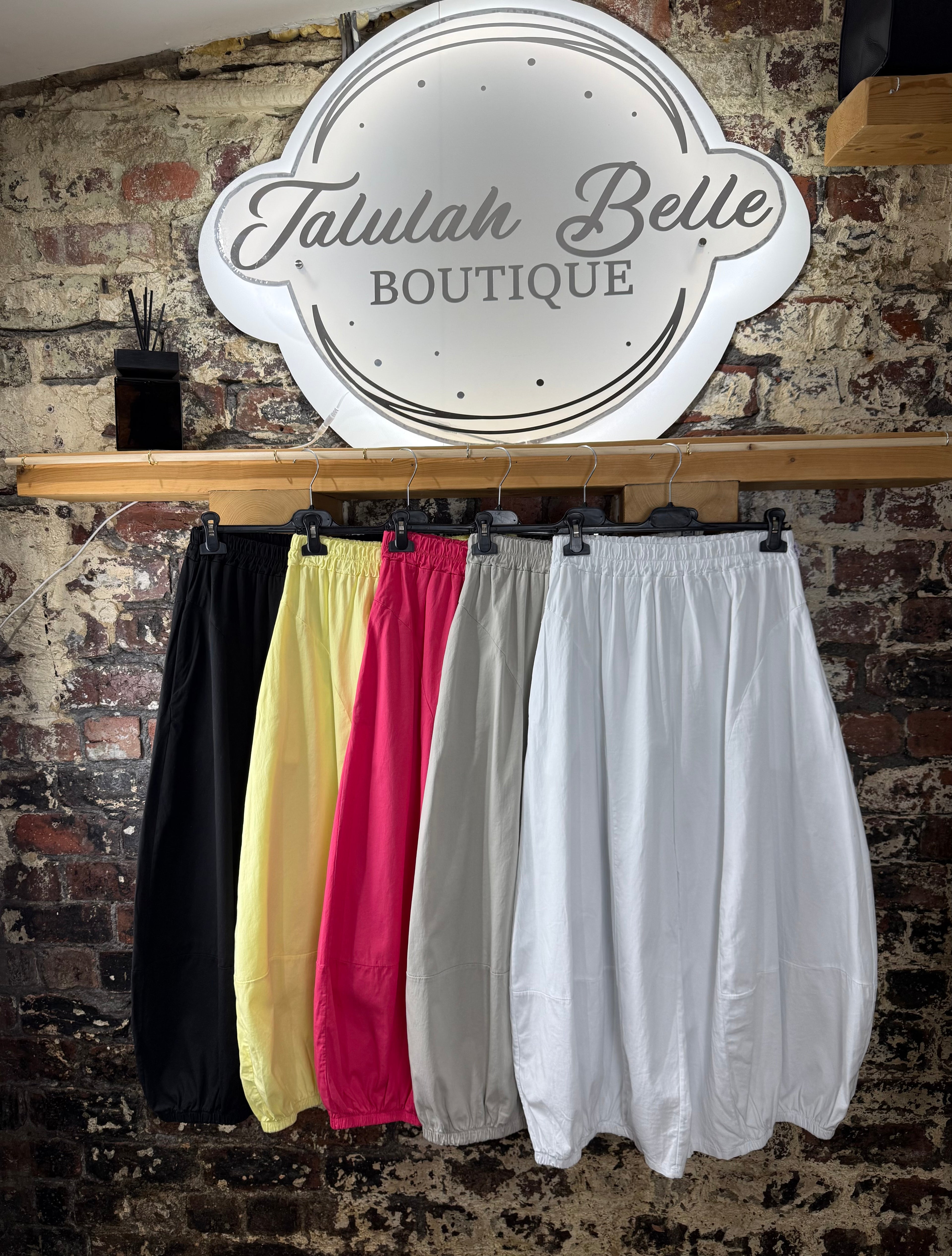 Balloon leg trousers