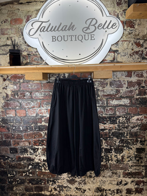Balloon leg trousers