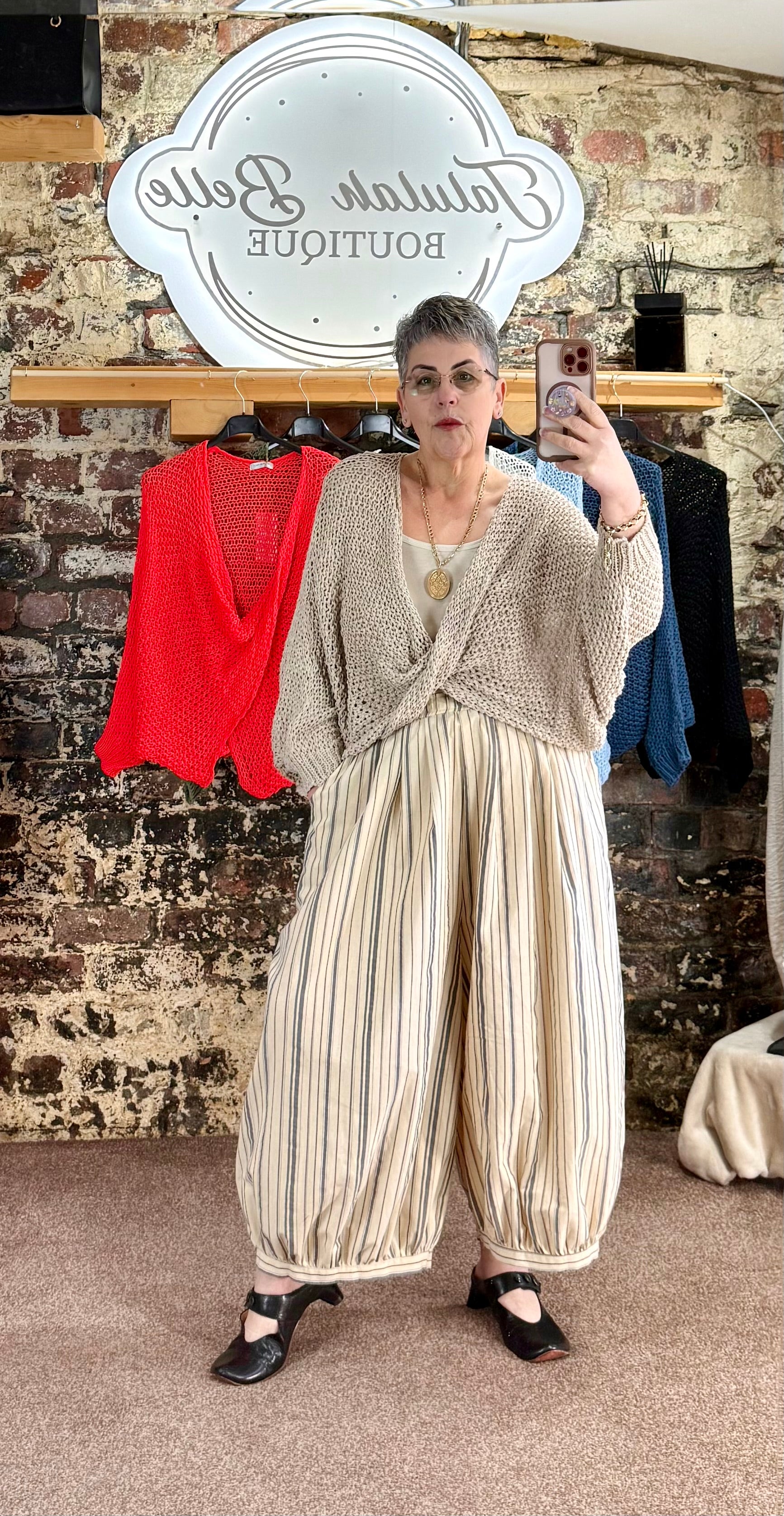 Crossover crochet knit in 100% cotton.