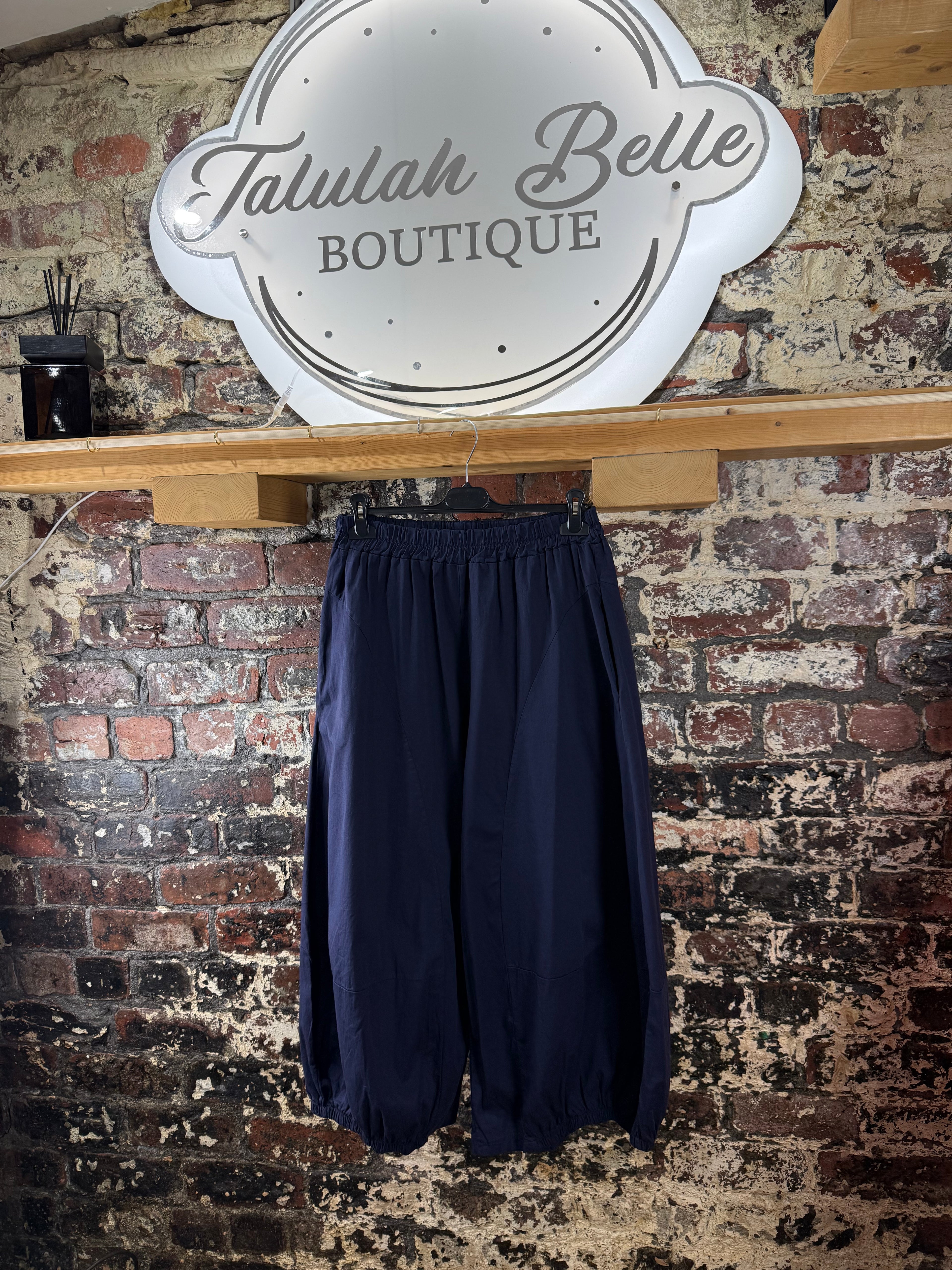 Balloon leg trousers