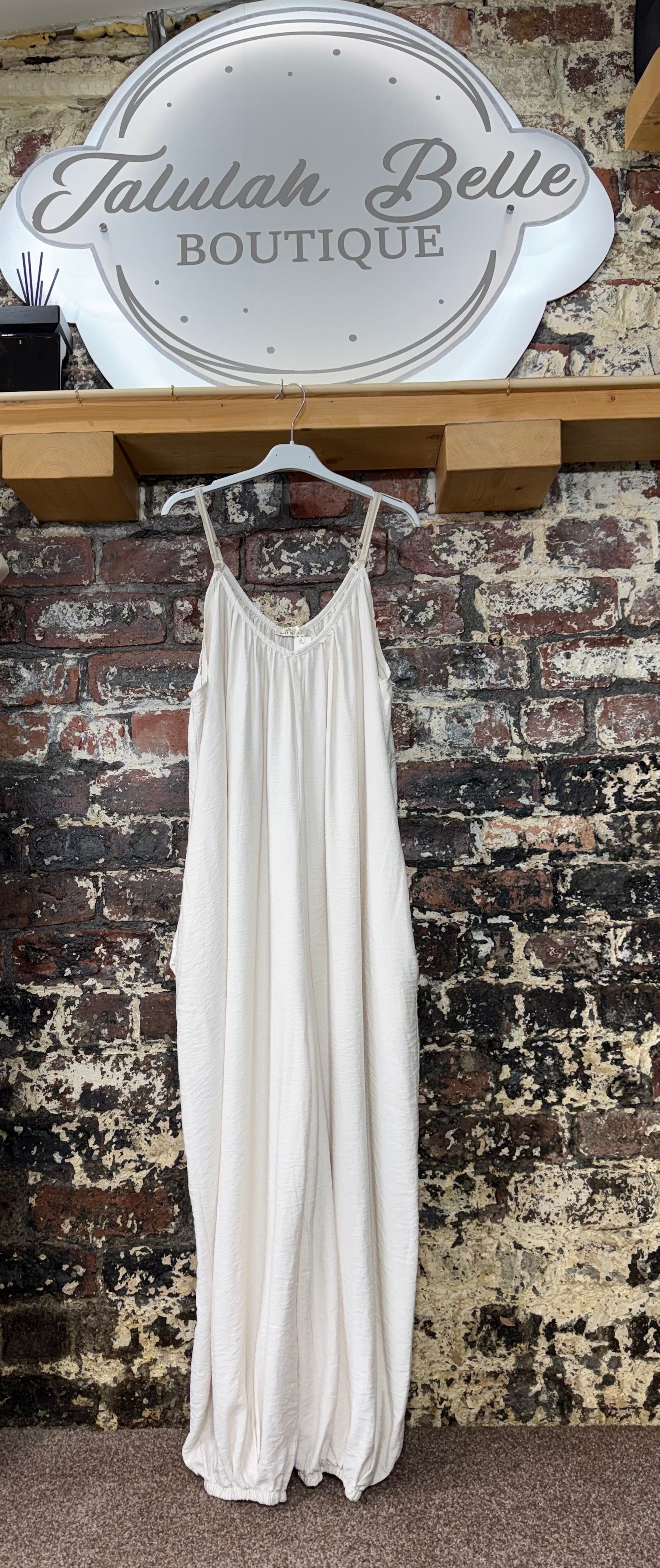 Jumpsuit 100% viscose.