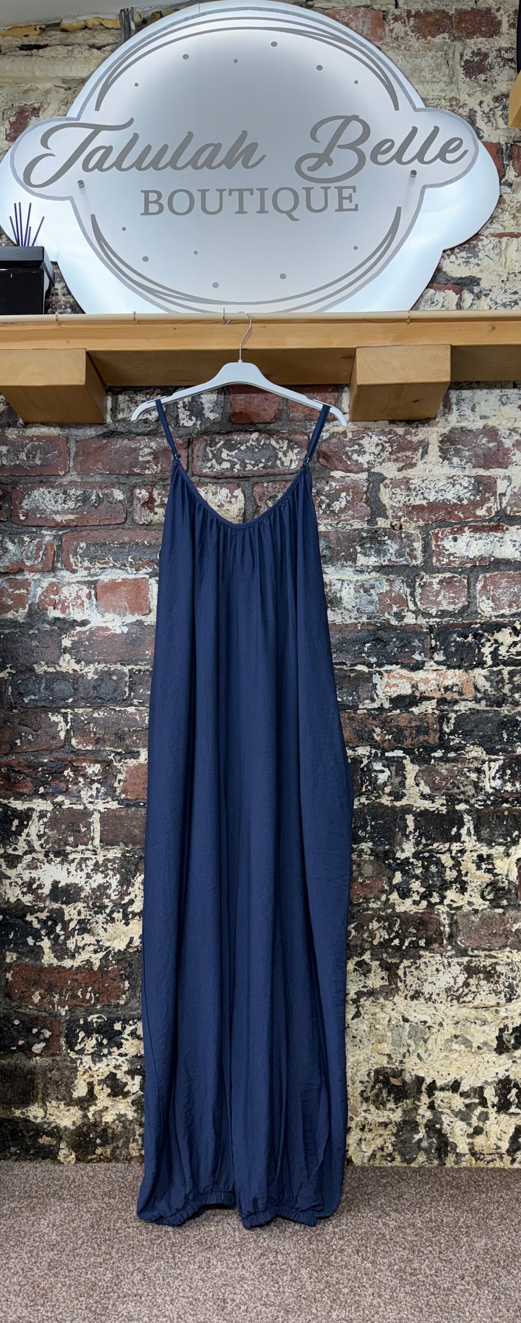 Jumpsuit 100% viscose.