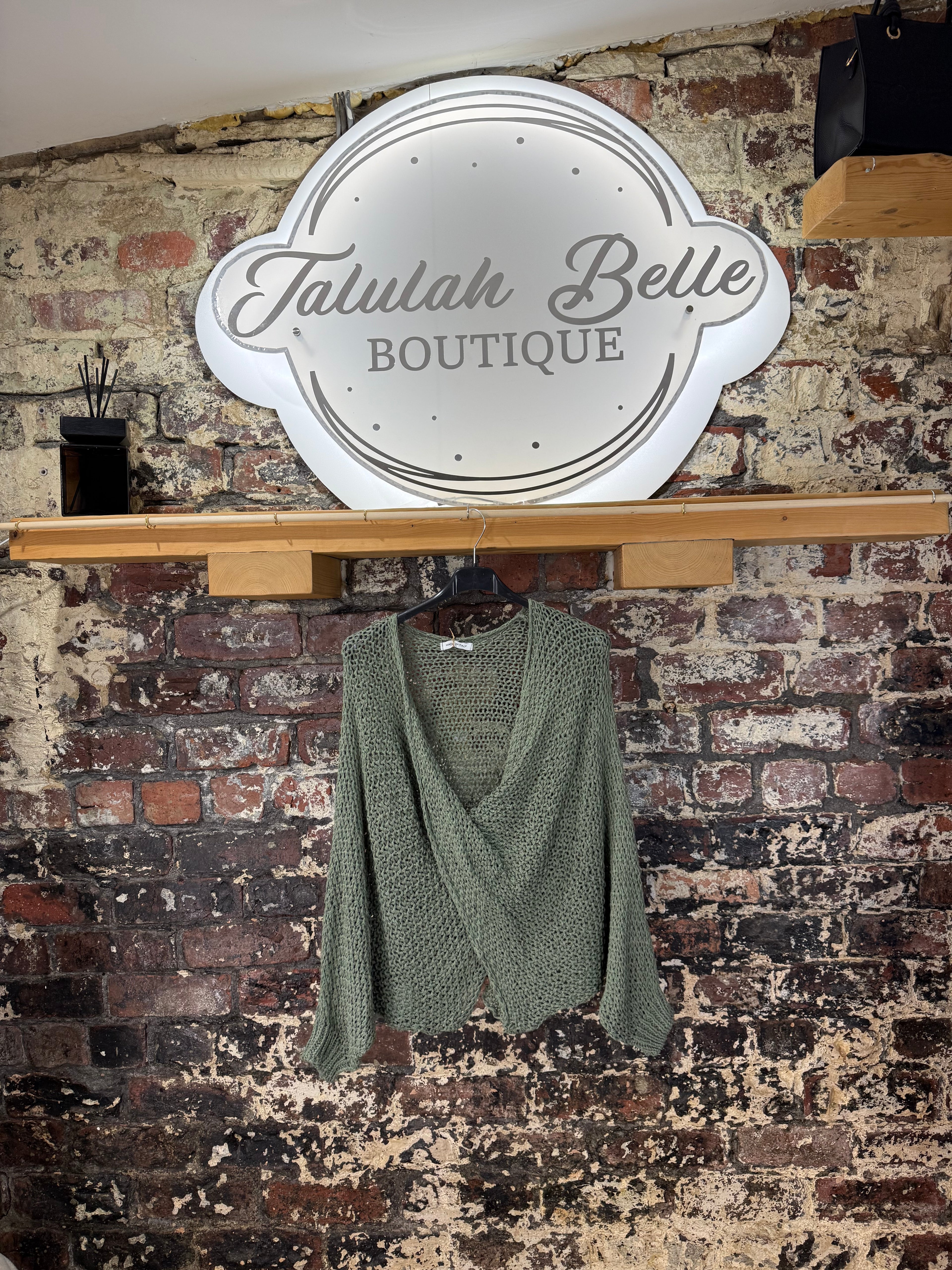 Crossover crochet knit in 100% cotton.